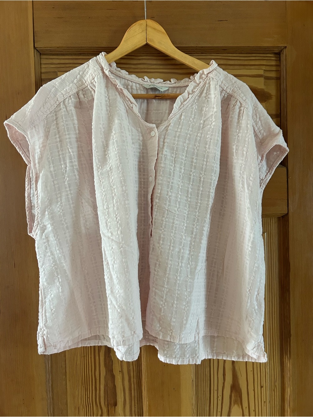 Denver Hayes Light Weight Cotton Pink Textured Short-Sleeve Button Top